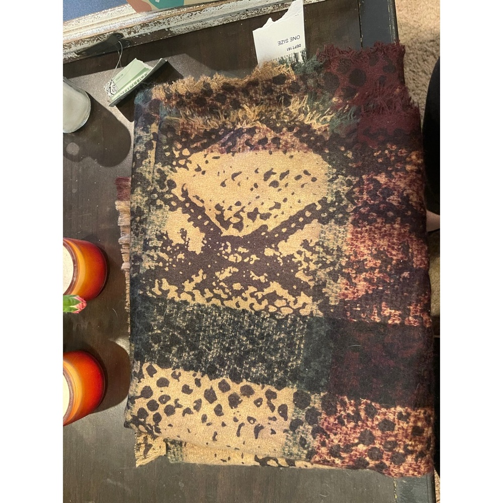 Steve Madden scarf / shall